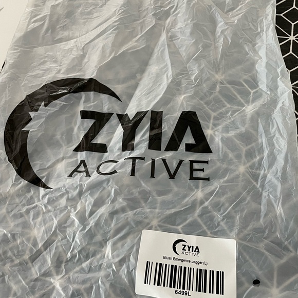 NWT ZYIA blush emergence jogger. Size large. - Picture 4 of 5
